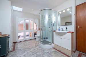 Shower room- click for photo gallery